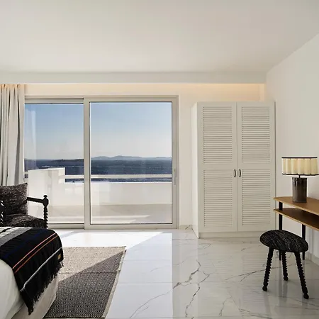 Kouros & Hotel